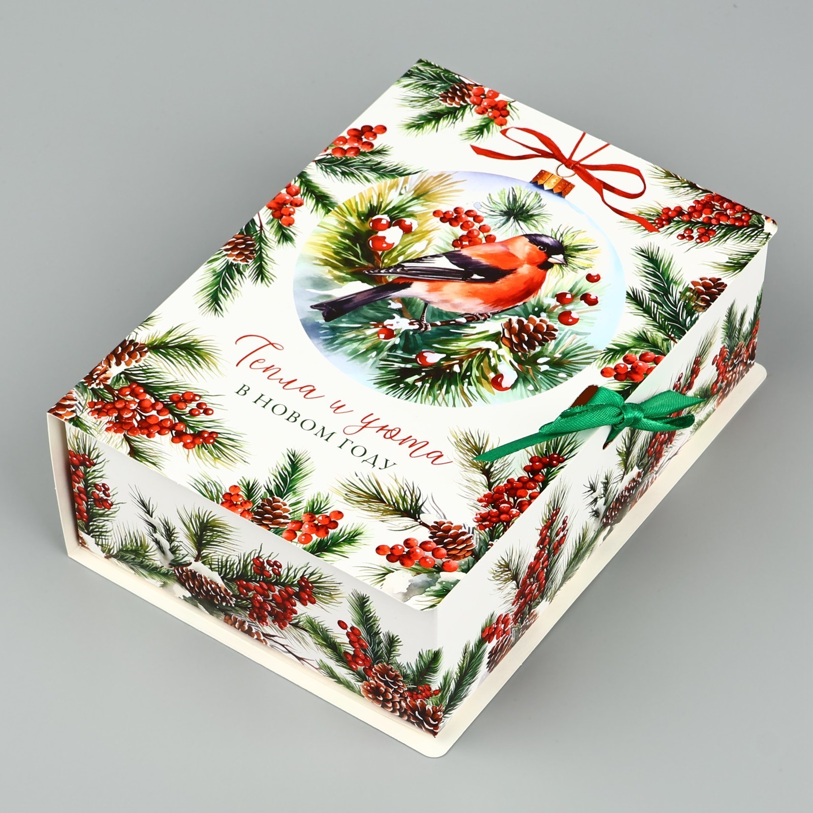 Коробка-книга подарочная "Снегири" 21*15*7см