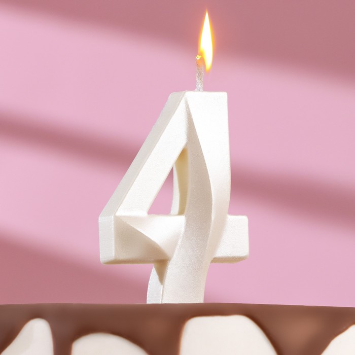 Свеча "4" жемчужный металлик