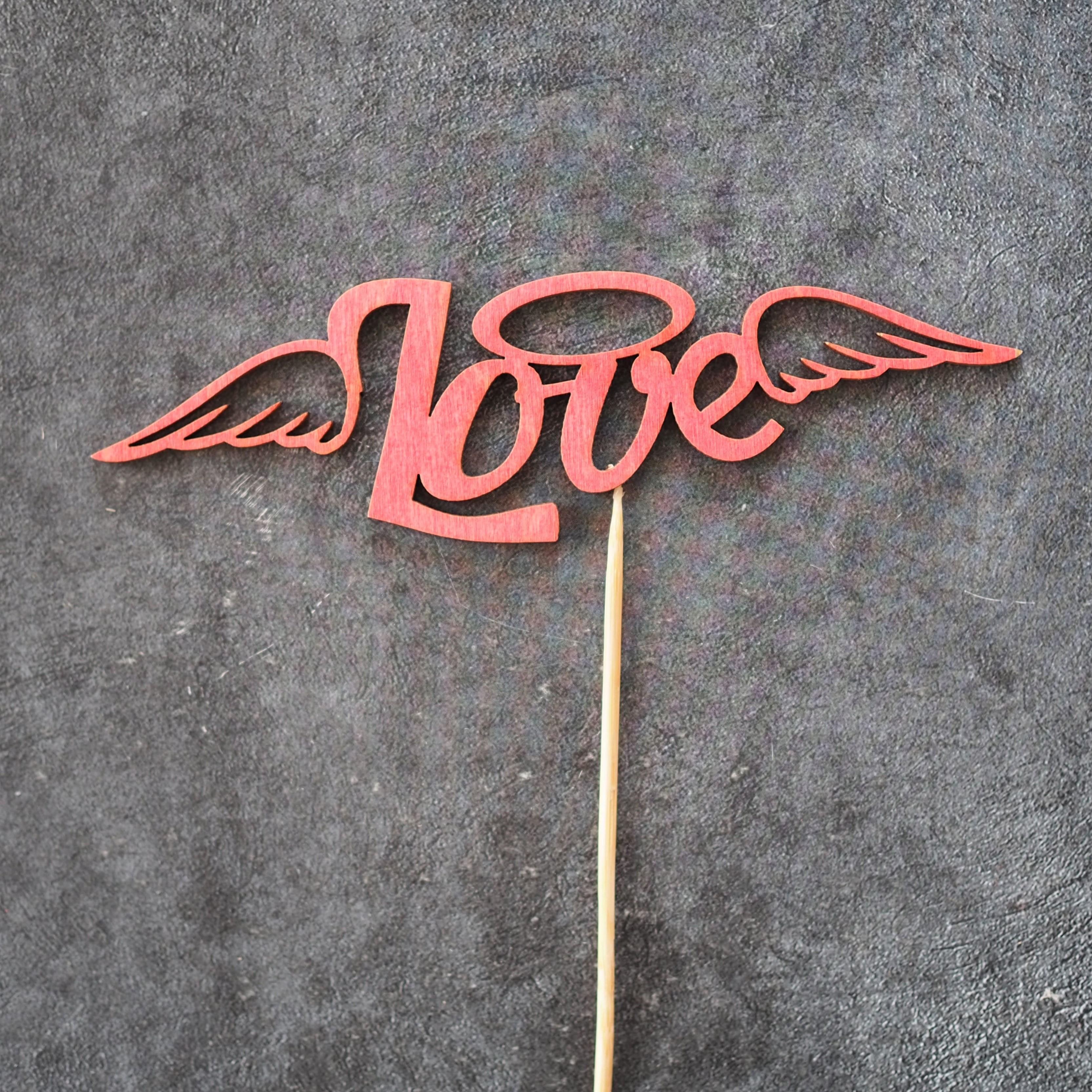Топпер "Love" деревянный с крыльями красный